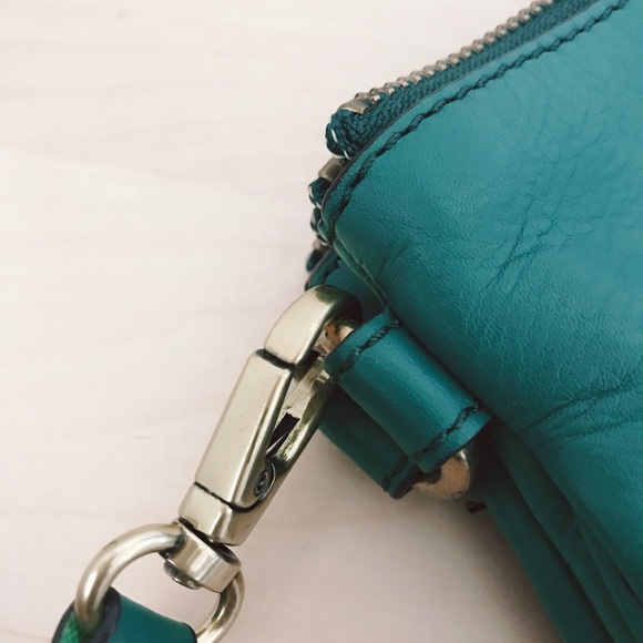 Fossil Leather. Teal green zipper crossbody. - Picture 5 of 8